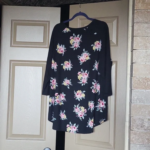 Top - Picture 3 of 3